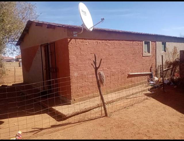 2 BEDROOM HOUSE FOR SALE IN SIMUNYE